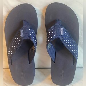 L.L.Bean Women's Maine Isle Flip-Flops, Navy with White Polka Dots